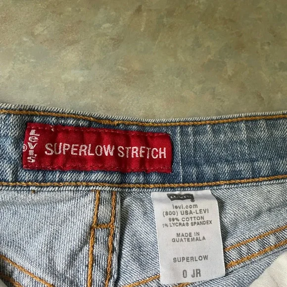 Levi's Light Blue Denim Jean Shorts - Picture 3 of 15